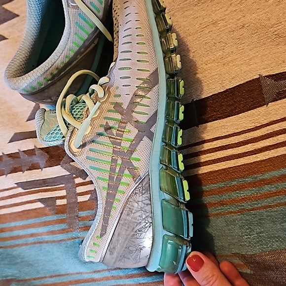 ASICS running shoes - Picture 2 of 4